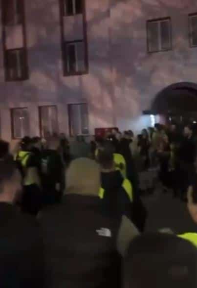 “APSOLUTNA JE LAŽ I MANIPULACIJA DA JE ŽANDARMERIJA NEKOGA NAPALA” MUP se oglasio o blokadi RTS-a: Tužilaštvu će biti dostavljeni svi službeni i snimci sa mreža