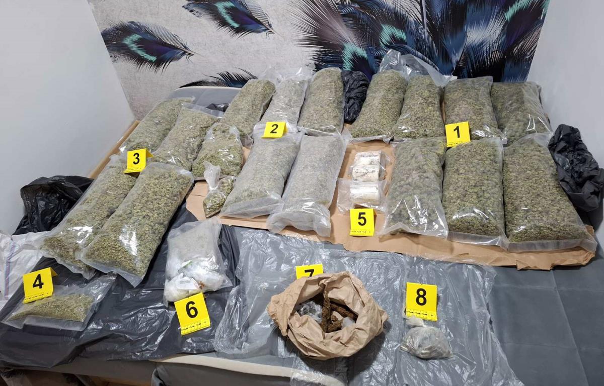 UHAPŠEN DILER (23) NA PALILULI: Policija mu pronašla više od 22 kilograma droge i mnogo municije