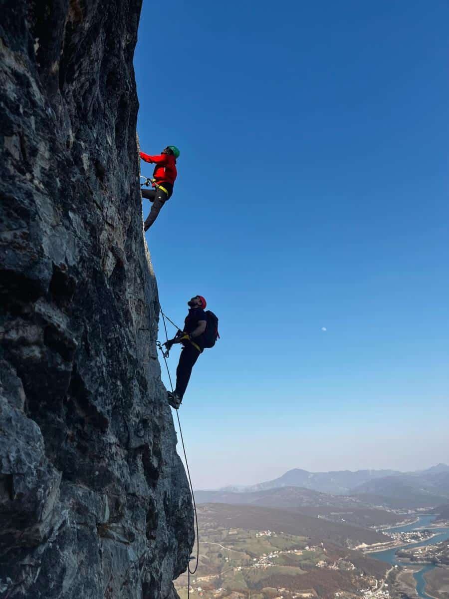 GVOZDENI PUT U SRBIJI KOJI ĆE ODUŠEVITI TURISTE: Jedinstven doživljaj, strme litice i pogled od kog zastaje dah (FOTO)