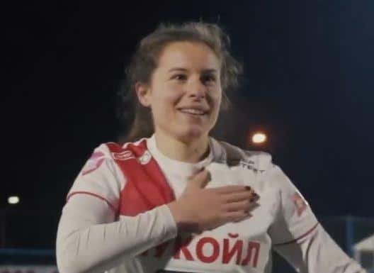 SRPKINJA ODUŠEVILA CELU RUSIJU! Dina Blagojević prišla navijačima i povela navijanje: Srbi i Rusi – braća zauvek