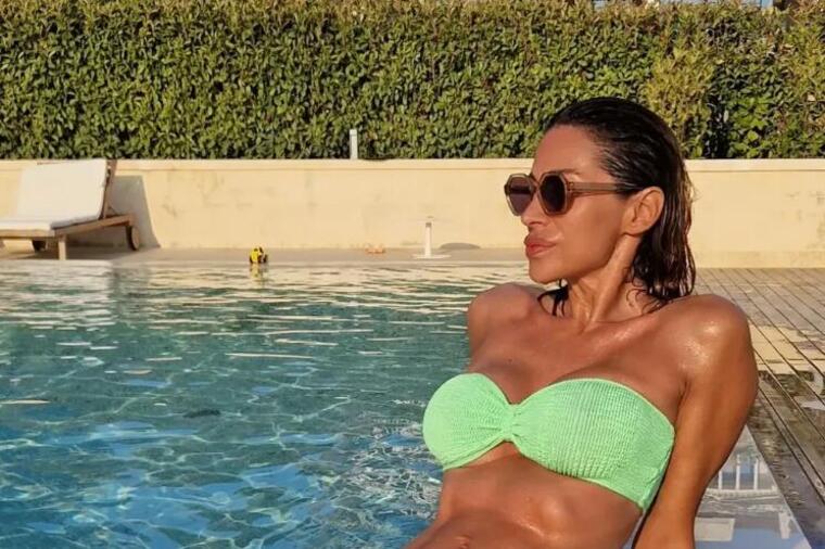 ČIPKASTI BRUSHALTER I NIKAD KRAĆI ŠORC! Ostavila fudbalera i udala se za biznismena, a sada se baškari u Dubaiju! (FOTO)