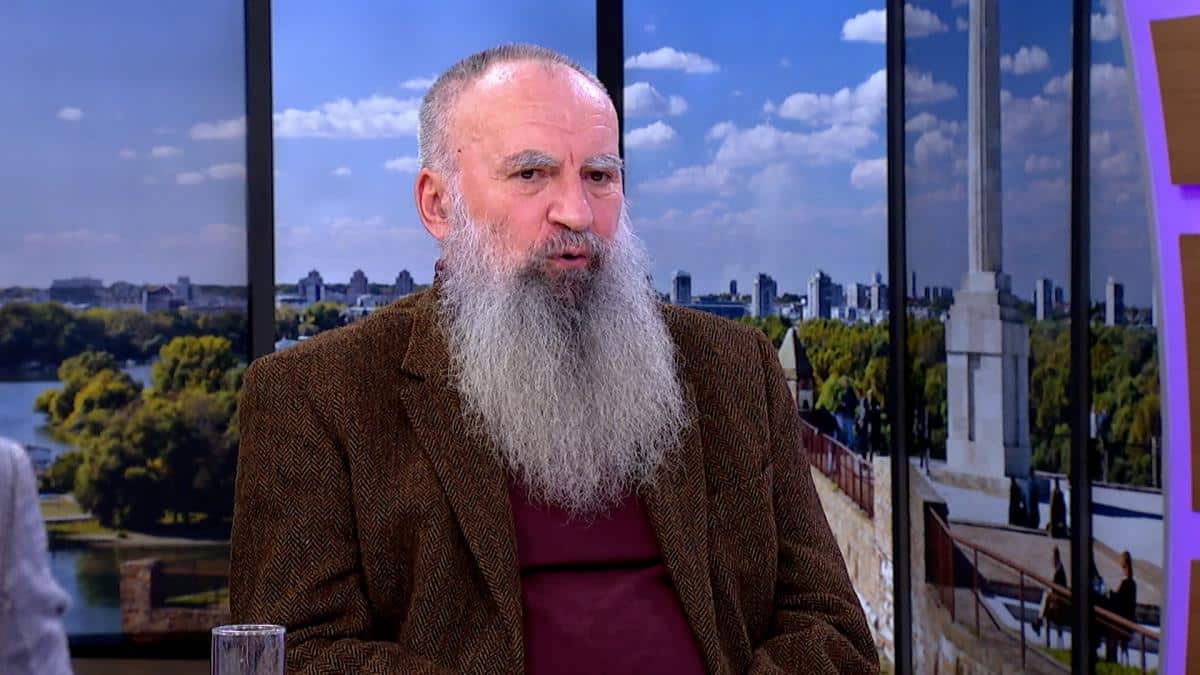 “POSTOJI SUKOB VREDNOSTI NOVIH GENERACIJA I MOJIH VRŠNJAKA” Petrović o razumevanju modernog doba: Mesec dana mi je potrebno da savladam novi telefon