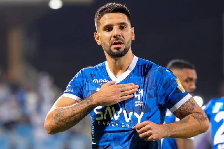 REŠETA U ARABIJI, A ZA SRBIJU POVREĐEN!? Mitrović se vratio golom, ali ne pomišlja da pomogne Orlovima u mečevima odluke!