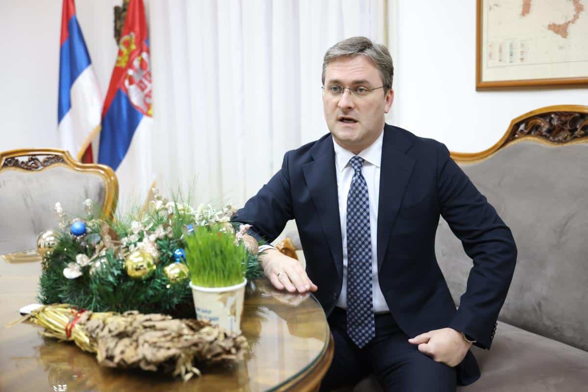 BRUTALNO IZVREĐAO SELAKOVIĆA, PA GA UDARIO PESNICOM U GLAVU ISPOD LEVOG OKA! Ministru slomljen mu nos: Novi detalji napada!