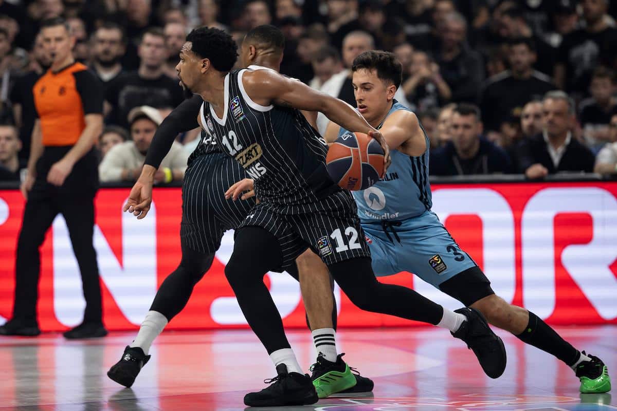 PARTIZAN – ALBA: Silovit start drugog poluvremena! Crno-beli imaju najveću prednost!