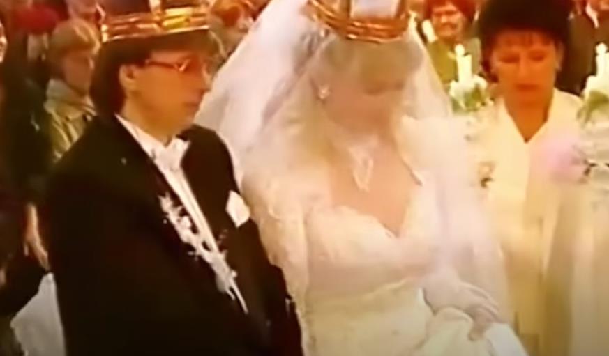 SUZANA I SAŠA VOLELI SU SE SKORO 30 GODINA O svadbi se i dalje priča: Došla cela estrada, gosti kidali pečenog vola rukama, venčanica duga par metara (FOTO)