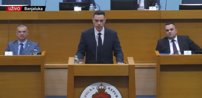 “AKO SADA POKLEKNEMO, REPUBLIKA SRPSKA BI MOGLA DA BUDE IZGUBLJENA” U toku je rasprava o nacrtu novog ustava RS! (VIDEO)