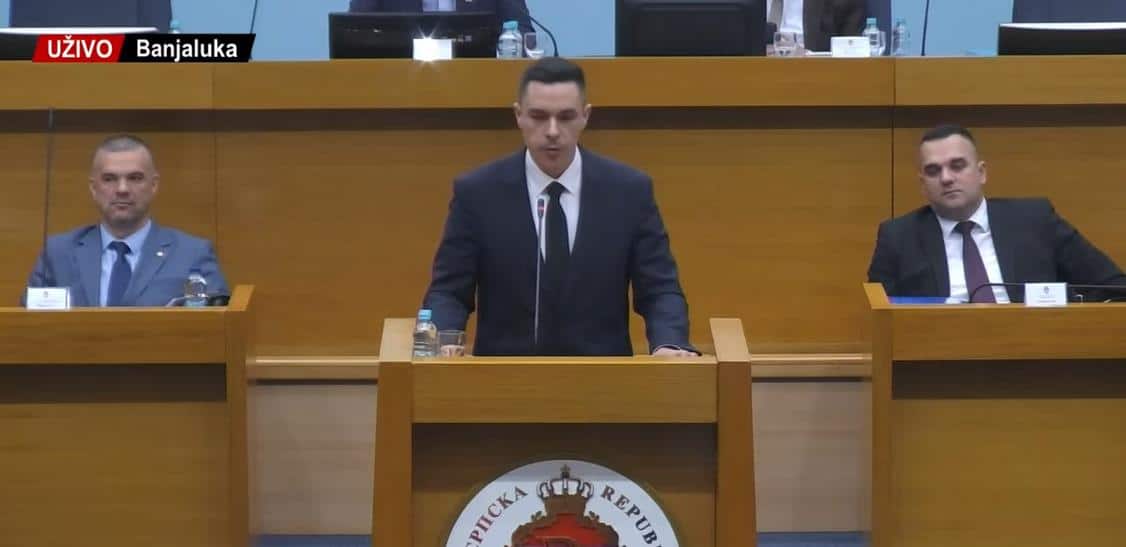 “AKO SADA POKLEKNEMO, REPUBLIKA SRPSKA BI MOGLA DA BUDE IZGUBLJENA” U toku je rasprava o nacrtu novog ustava RS! (VIDEO)