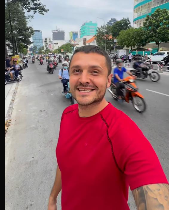 “Ovo nigde nisam video”: Srbin demonstrirao kako se prelazi ulica u zemlji sa 50 miliona motora!