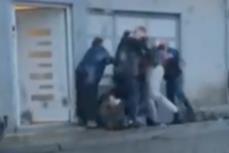 MASOVNA TUČA NASRED ULICE U NOVOM PAZARU: Šestorica muškaraca se brutalno tukla, a onda se umešale i dve žene (VIDEO)