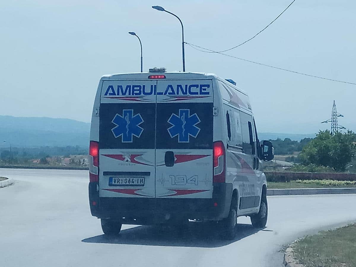 SAOBRAĆAJKA NA PUTU UŽICE – ZLATIBOR Direktan sudar 2 auta, srča posvuda – prolaznici opisali strašnu scenu: “U trenutku se desilo, jako su se zakucali”