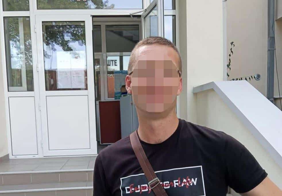 MAJKU I OCA BESOMUČNO UBADAO, ZADAO IM OKO 60 UBODA, KOBNE BILE RANE NA SRCU Završena obdukcija ubijenog lekara iz Čačka i njegove žene! Sin danas na saslušanju