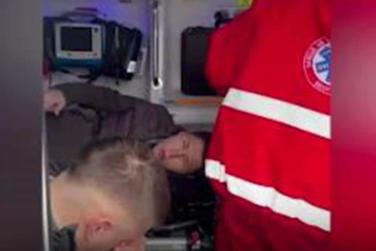EVO KO JE NAPADAČ NA MILOŠA PAVLOVIĆA: Odbornik Save Manojlovića tukao studente koji hoće da uče, policija mu stavila lisice na ruke (VIDEO)