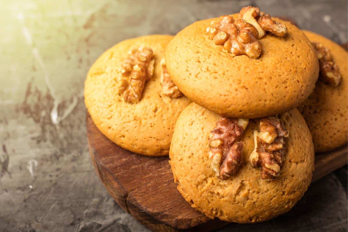 Recept za mladenčiće sa medom i orasima: Slatki kolačići koji se spremaju na Mladence oduševiće sve goste, a brak učiniti još srećnijim!