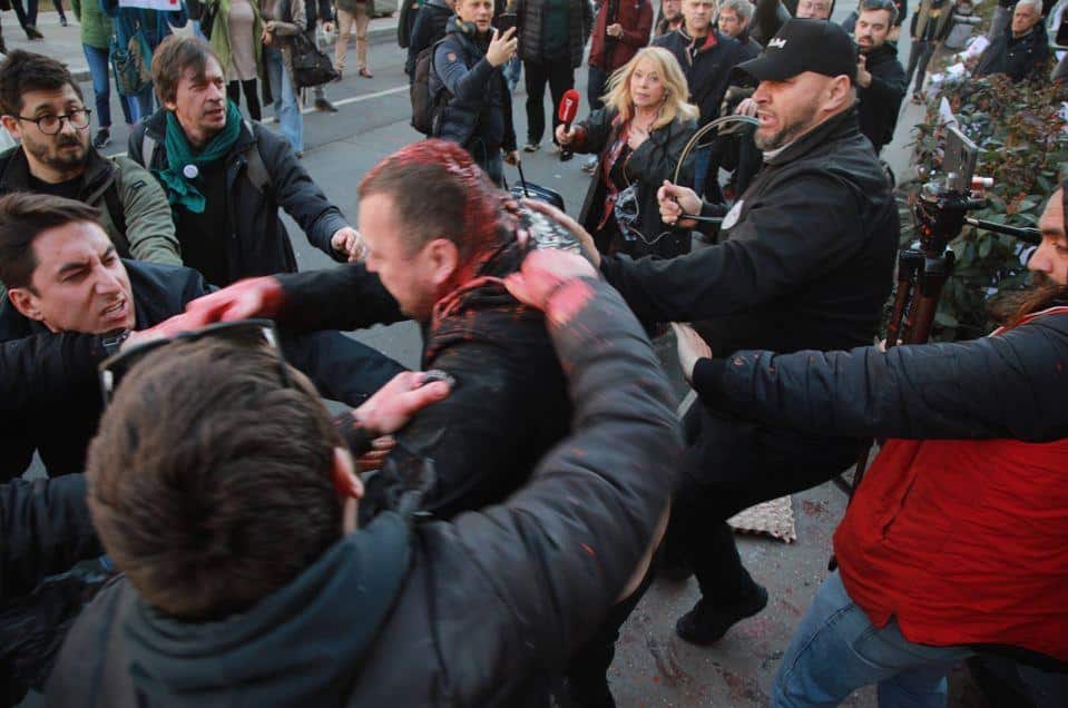 POLICIJI NALOŽENO DA PRONAĐE I UHAPSI ONE KOJI SU IZAZIVALI NEREDE ISPRED SKUPŠTINE GRADA: Oglasilo se tužilaštvo, evo šta je još naređeno!