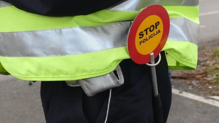 BUDITE ODGOVORNI, VEŽITE POJAS: MUP Srbije apelovao na sve učesnike u saobraćaju, najavljena i pojačana kontrola saobraćajne policije! (VIDEO)