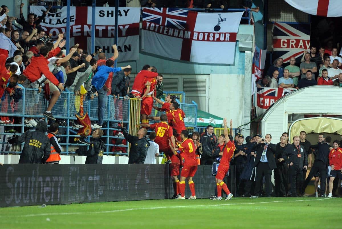 NEBESKI SKOK ANDRIJE DELIBAŠIĆA I EKSPLOZIJA NA STADIONU POD GORICOM! Kako je Andrija Delibašić u nadoknadi šokirao strašne Engleze!