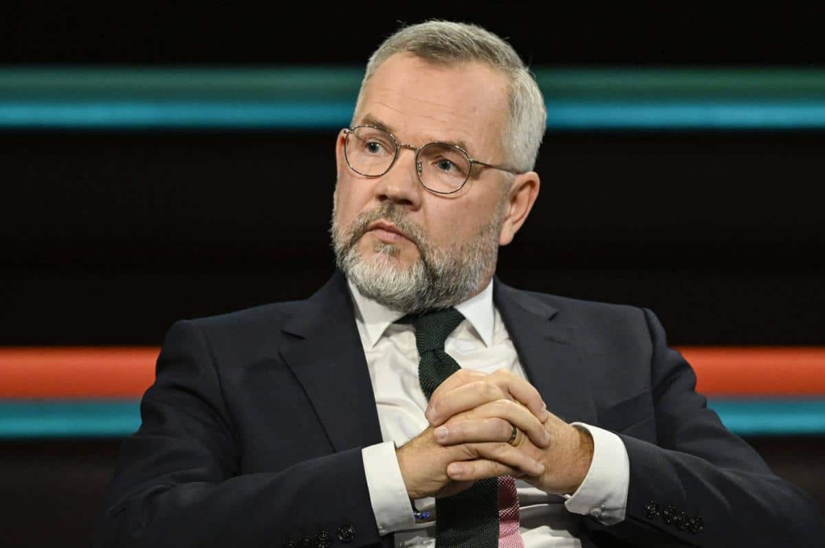 ALBANSKI LOBISTA I PRIJATELJ SRPSKE OPOZICIJE KONAČNO DOBIO ORDEN KOJI ZASLUŽUJE Predsednica lažne države Kosovo odlikovala Mihaela Rota
