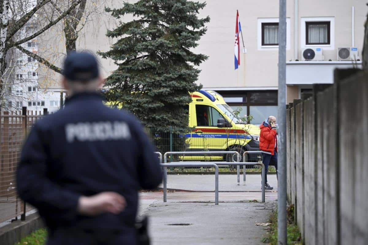 UNUK (22) BABI UKRAO VIŠE OD 90.000 EVRA, PA SEBI KUPIO BMW I MERCEDES! “Imam sedmoro unučadi, nisam htela samo njemu da pomažem, a onda je usledio ŠOK!”
