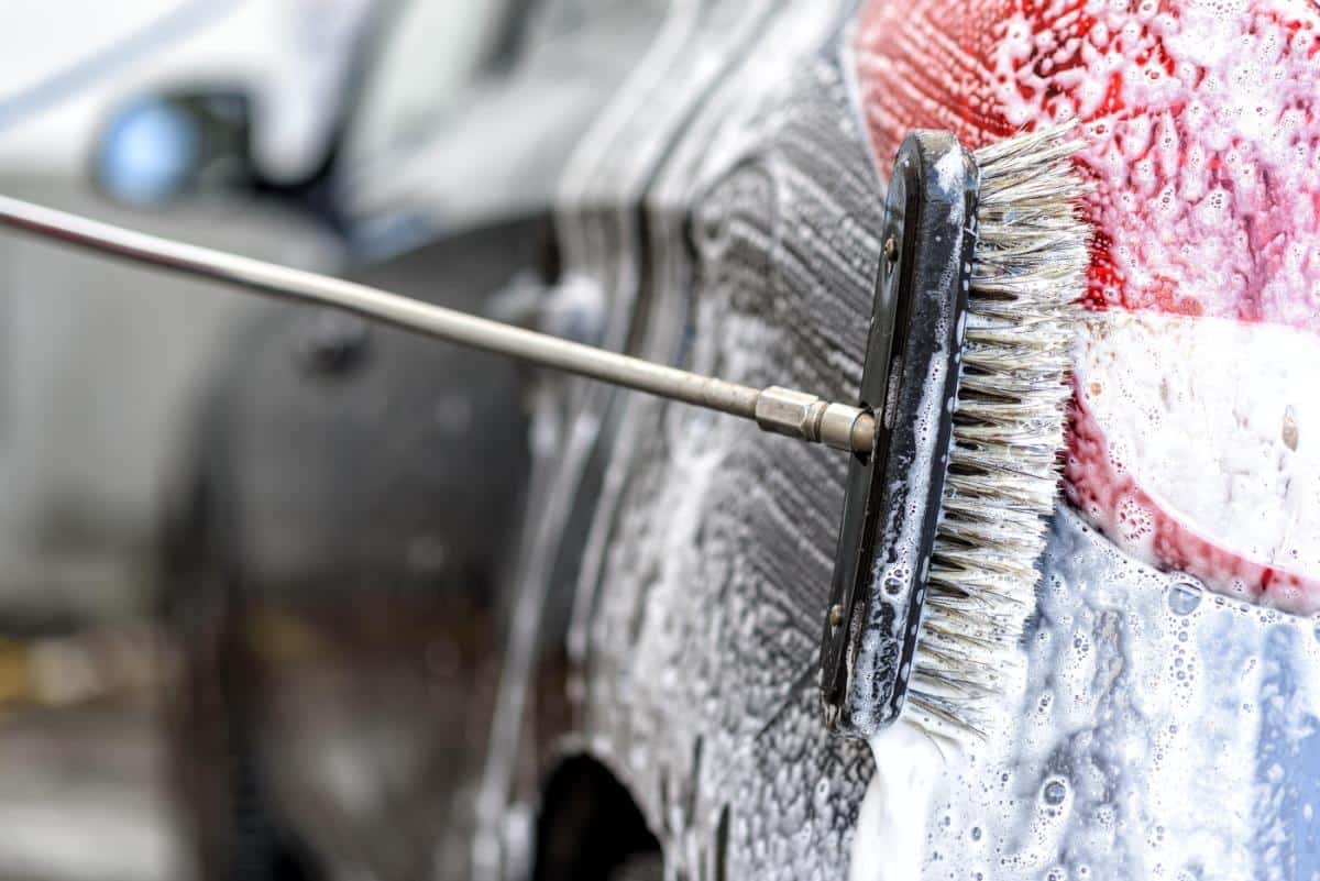 Srbi masovno prave veliku grešku kad peru auto: Ovih 5 “sitnica” mogu skupo da koštaju vašeg ljubimca