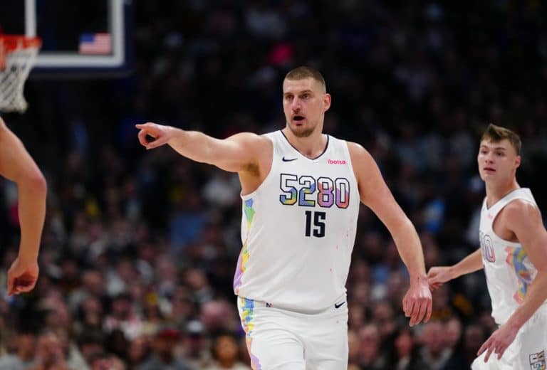 OVAKO JE JOKIĆ UŠAO U ISTORIJU! Pogađao odakle je hteo, delio magične asistencije, dominirao u reketu… Ovo su najbolji potezi Srbina sa meča Denver – Finiks!