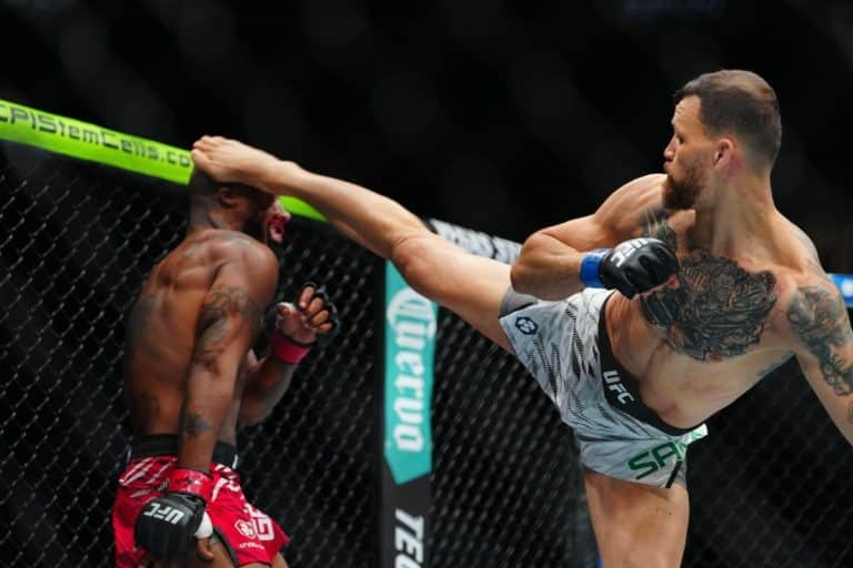JEDAN OD NAJBRUTALNIJIH NOKAUTA U ISTORIJI UFC! Majstorija o kojoj bruji planeta: Amerikanac pao u nesvest posle spektakularnog udarca!