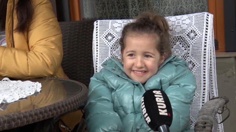 Lana je devojčica koja je morala da primi najskuplji lek na svetu da bi preživela, a sada njeni roditelji prodajom turšije prikupljaju sredstva za dalje lečenje