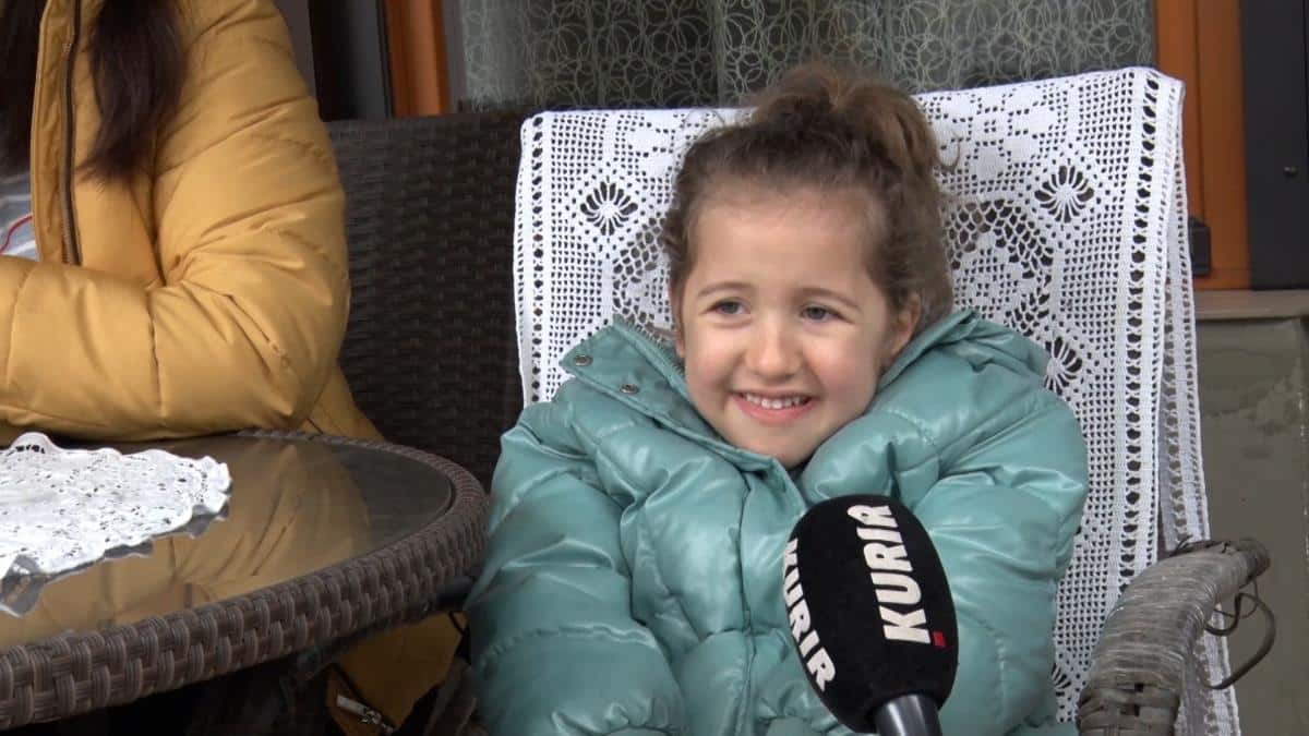 Lana je devojčica koja je morala da primi najskuplji lek na svetu da bi preživela, a sada njeni roditelji prodajom turšije prikupljaju sredstva za dalje lečenje