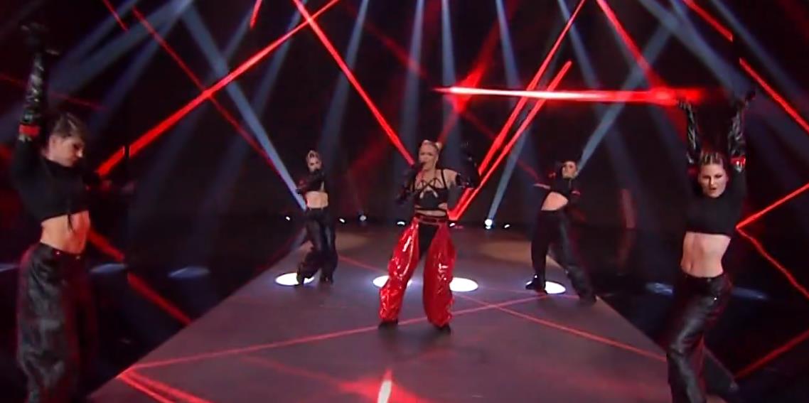 PEVAČICA VOLI DA JEDE BUBE I ŠKORPIJE, A ŽIVI SA GUŠTEROM! Finalistkinja PZE šokirala javnost: Pleni lepotom, a proslavila se u našem popularnom takmičenju!