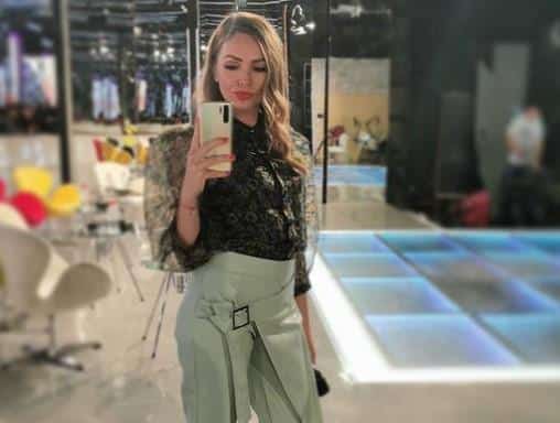 “SAMO SARMA VALJA PODGREJANA” Naša pevačica se dva puta udavala, pa razvodila od oca svoje dece: Evo u kakvim je odnosima sa bivšim mužem