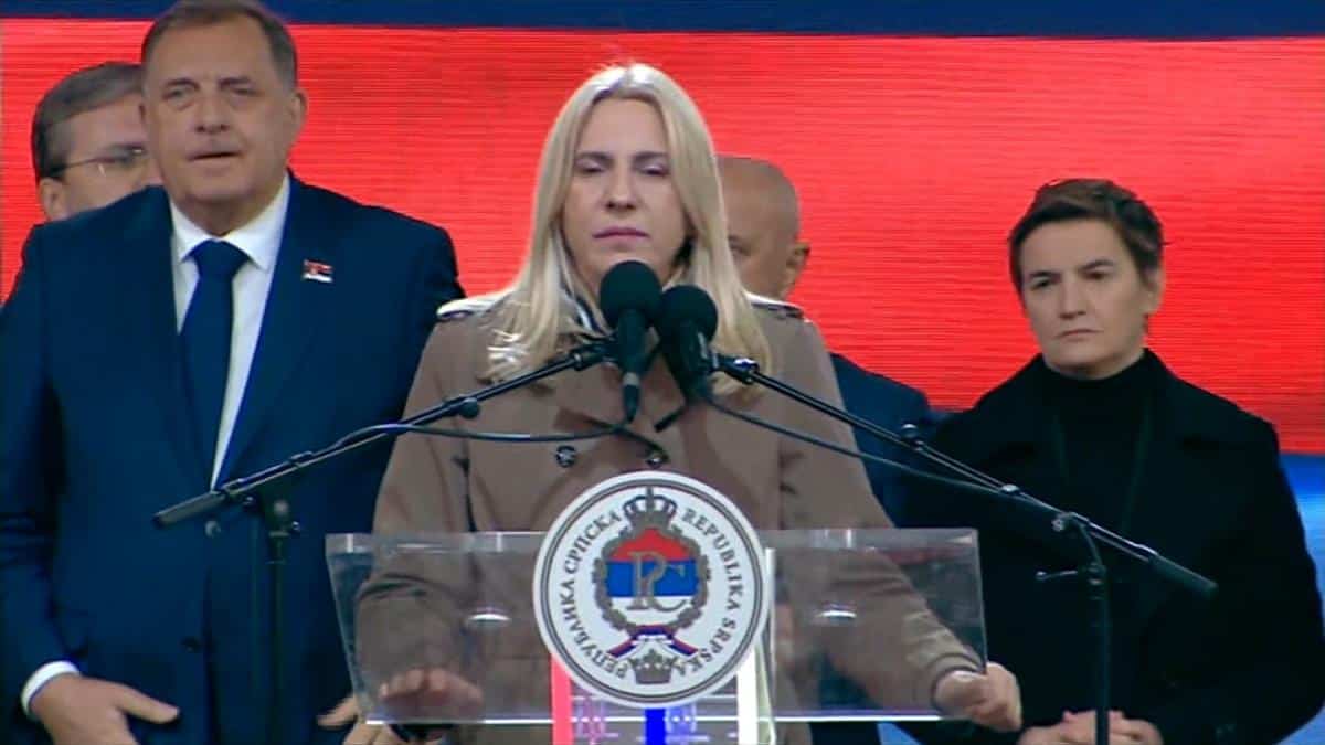 ŠMIT BI NAJVEĆU USLUGU BiH UČINIO KAD BI SPAKOVAO KOFERE I NAPUSTIO ZEMLJU”: Željka Cvijanović odbrusila Kristijanu Šmitu! “Daleko ti kuća od nas