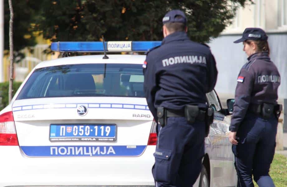 MALOLETNICI IZ ŽABLJA ZA JEDAN DAN UKRALI TRI AUTOMOBILA! Policija ih odmah pronašla, a kod njih zatekli i ovo, brzom akcijom rasvetljena 4 krivična dela!