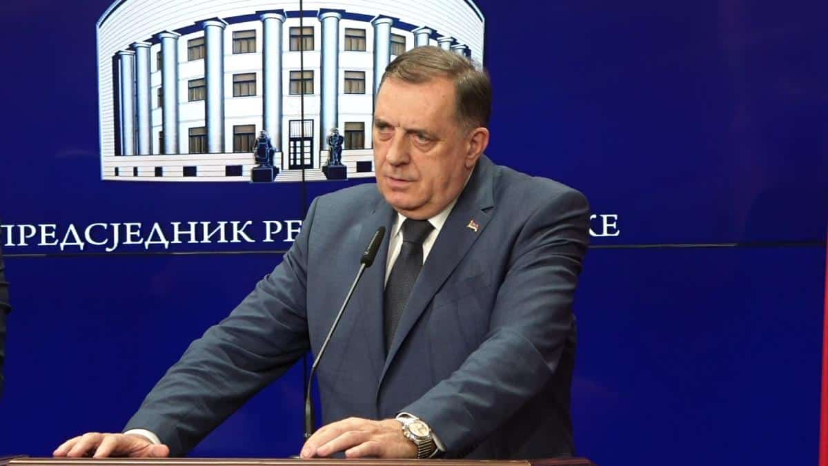 DODIK SE OGLASIO: “Dobio sam rođendansku čestitku iz Sarajeva! Muslimani su krenuli da ruše Republiku Srpsku!” (VIDEO)