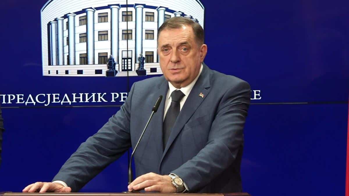 “NE DAJTE DA VAS BILO KO PLAŠI DODIKOM, NI SRBIMA”: Predsednik Republike Srpske se obratio građanima RS sve tri nacionalnosti