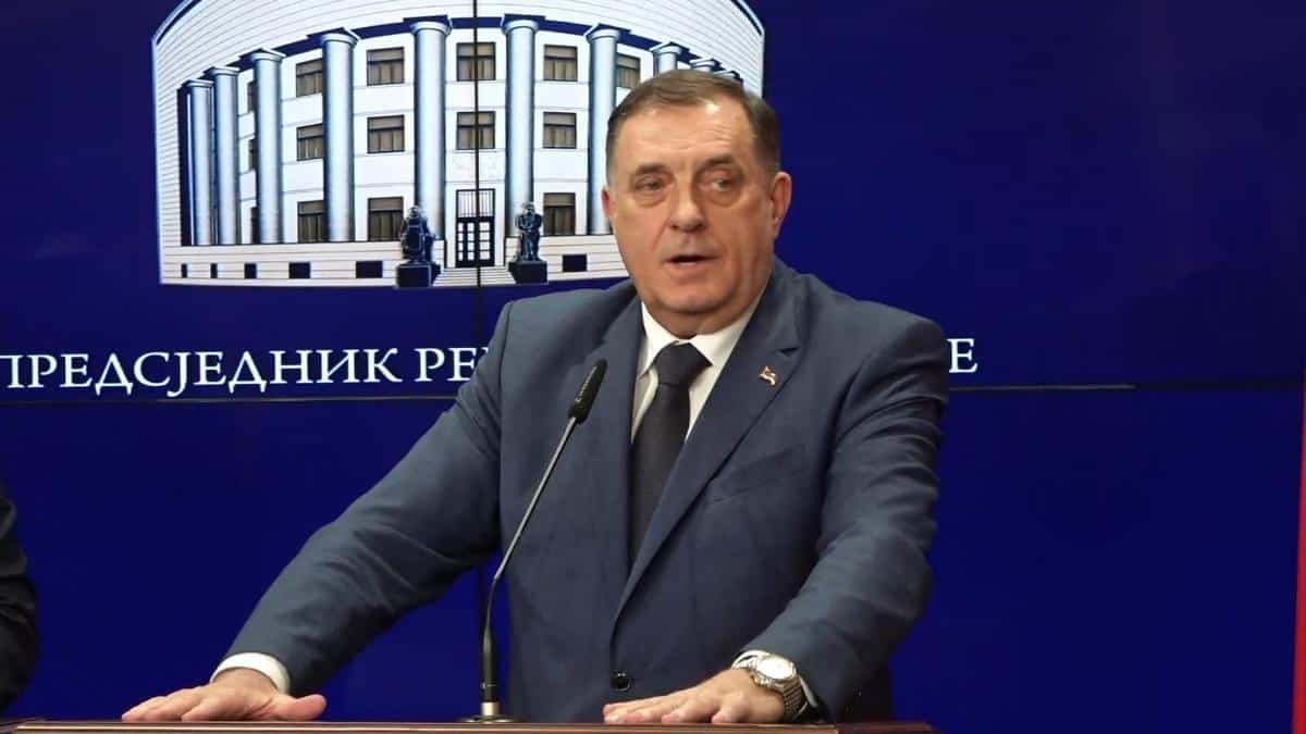“NIKO IM NIJE REKAO DA BAJDEN VIŠE NIJE PREDSEDNIK SAD” Dodik odgovorio američkoj ambasadi: Reciklirana izjava, ponavljanje obrazaca iz prošlosti!