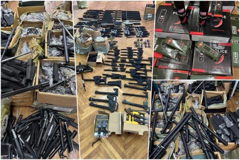 UZNEMIRUJUĆE! SPREMILI SU PALICE, ŠOKERE, SEKIRE I SAMOSTREL: Pogledajte šta je sve zaplenjeno na periferiji Beograda – neverovatna količina oružja (FOTO)