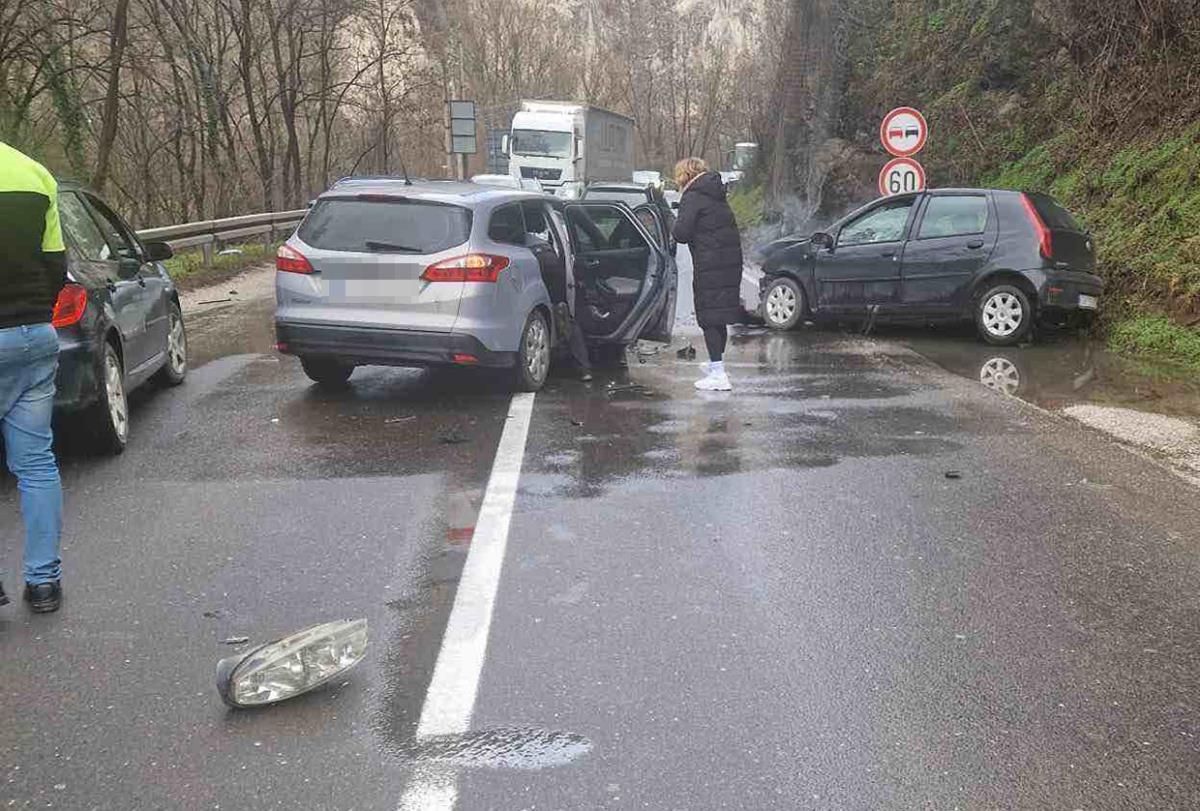 TEŠKA SAOBRAĆAJNA NESREĆA U OVČAR BANJI! Povređeni odmah prevezeni u bolnicu, među njima i devojčica od 11 godina!