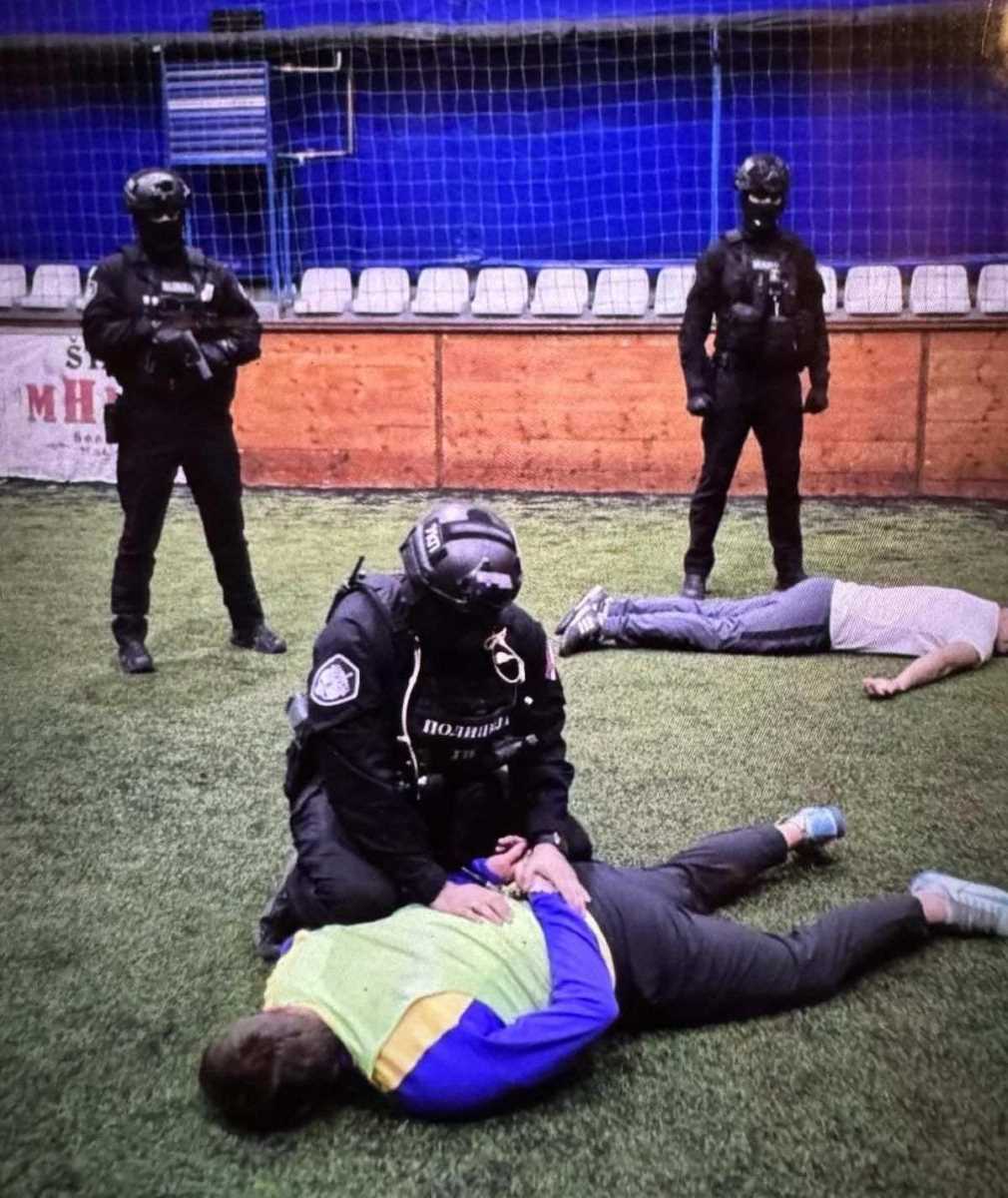 MUŠKARAC “PAO” PO MEĐUNARODNOJ POTERNICI NEMAČKE Hapšenje u Novom Pazaru: Osumnjičen za više zločina (FOTO, VIDEO)