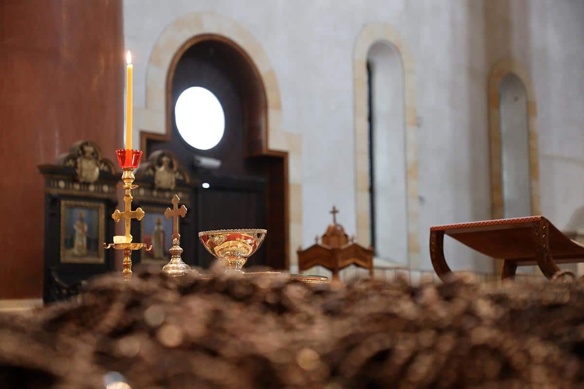 Važan običaj koji mnogi zaborave u Vaskršnjoj euforiji: Evo zašto treba poneti korpicu sa jajima i hranom u crkvu