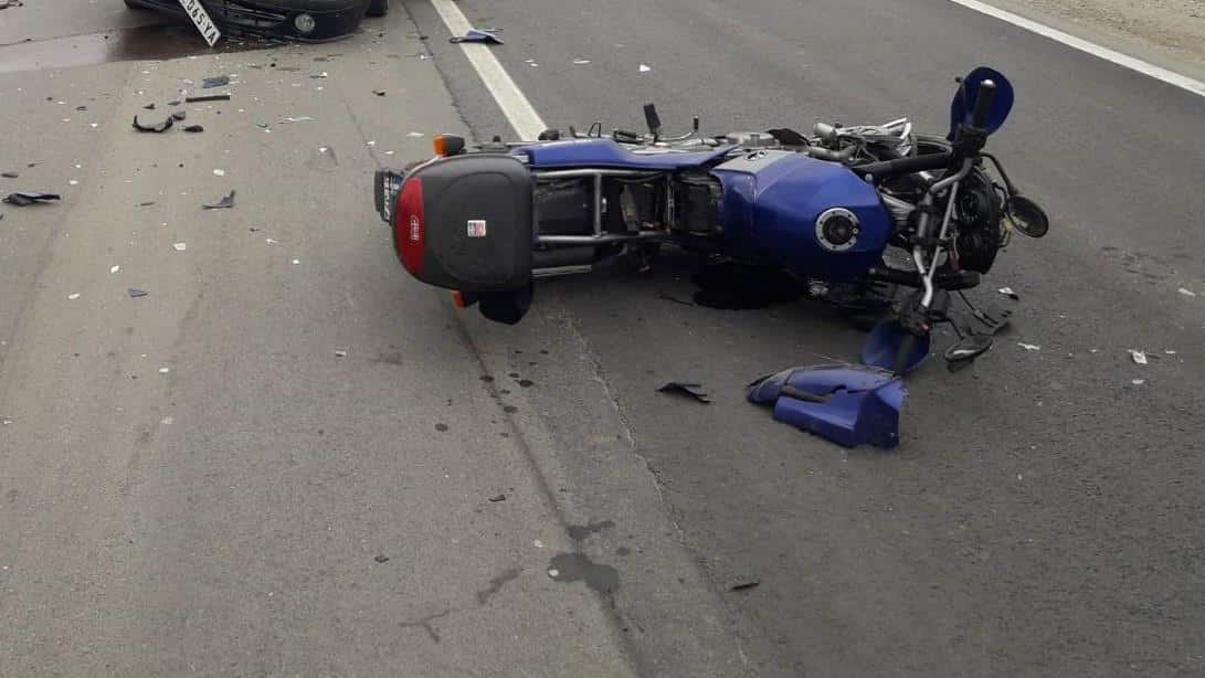 MOTOCIKLISTA SE SUDARIO S KAMIONOM: Teška nesreća kod Kvantaške pijace u Beogradu, evo u kakvom stanju je povređeni vozač motora prebačen u Urgentni centar!