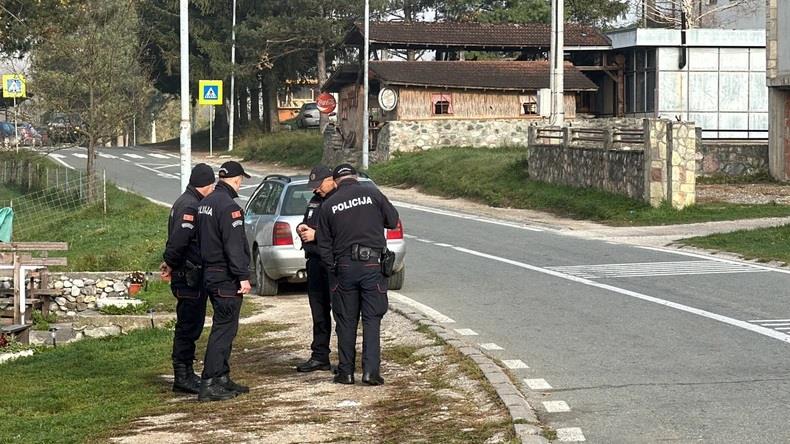 “SAKRIJ OVO U BRUSHALTER” Pero je ženu odveo da vide placeve, pa joj iznenada dao neobičnu kesu: Patrola ih slučajno zaustavila i usledilo je šok otkriće