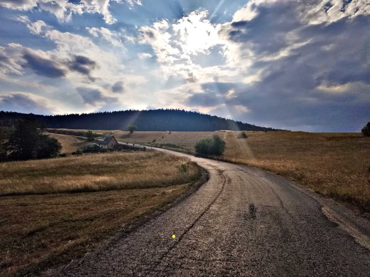 AKO ŽELITE MIR ZA PRAZNIKE, OVA PLANINSKA LEPOTICA JE IDEALNA ZA VAS: Veliko interesovanje za Taru, smeštajni kapaciteti skoro popunjeni (FOTO)