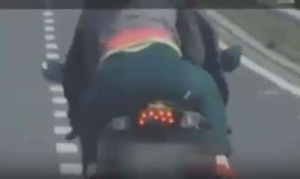 PRESRETAČ DANAS UOČIO “LETEĆI” MOTOR KOD VALJEVA Na vozilu bio bračni par: Kad su videli cifru na brzinomeru policajci su ostali u šoku