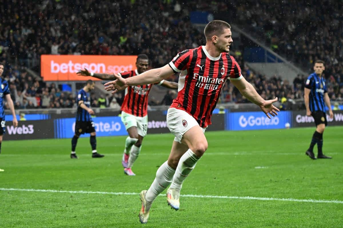 LUKA JOVIĆ IMA NAJČUDNIJI UGOVOR NA SVETU: Ovu klauzulu nema nijedan drugi fudbaler