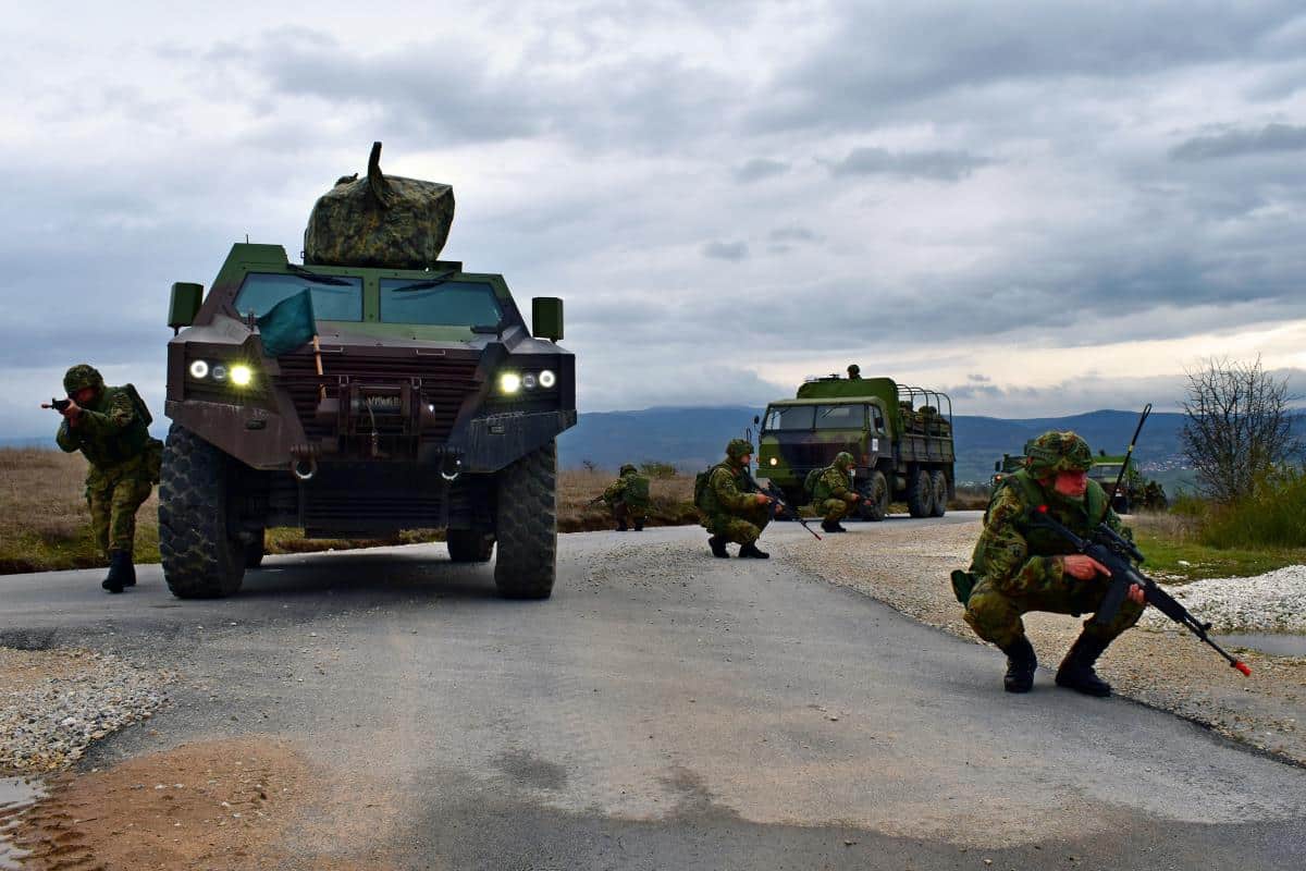 KOLEKTIVNA OBUKA: Provera obučenosti pešadijske čete Vojske Srbije za angažovanje u mirovnoj operaciji (FOTO)