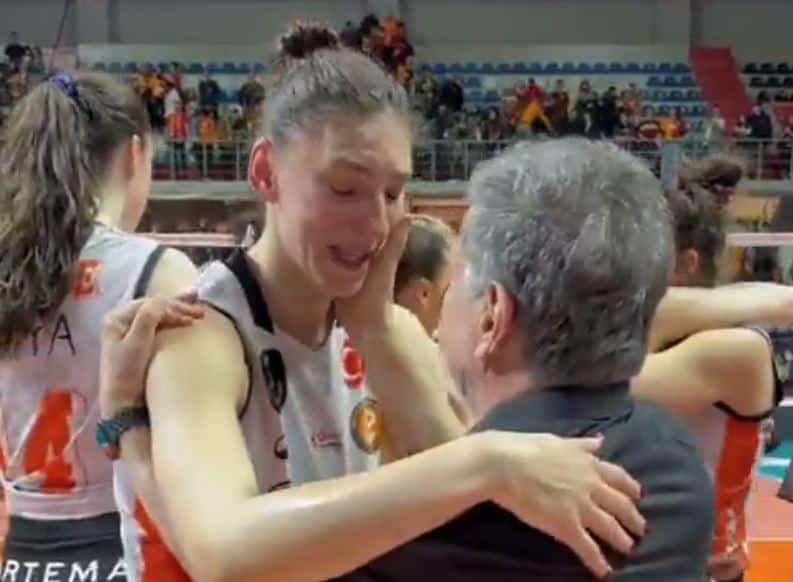 SUZE SRPKINJE RASPLAKALE TURSKU: Najbolja odbojkašica sveta Tijana Bošković nije mogla da zadrži emocije