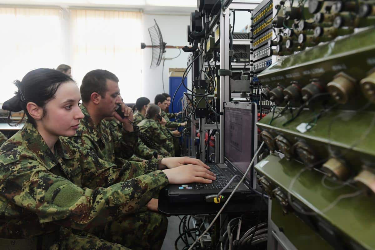 Kako izgleda obuka vojnika službe telekomunikacija? Koriste se specijalni uređaji i prezentuju posebne veštine (FOTO)