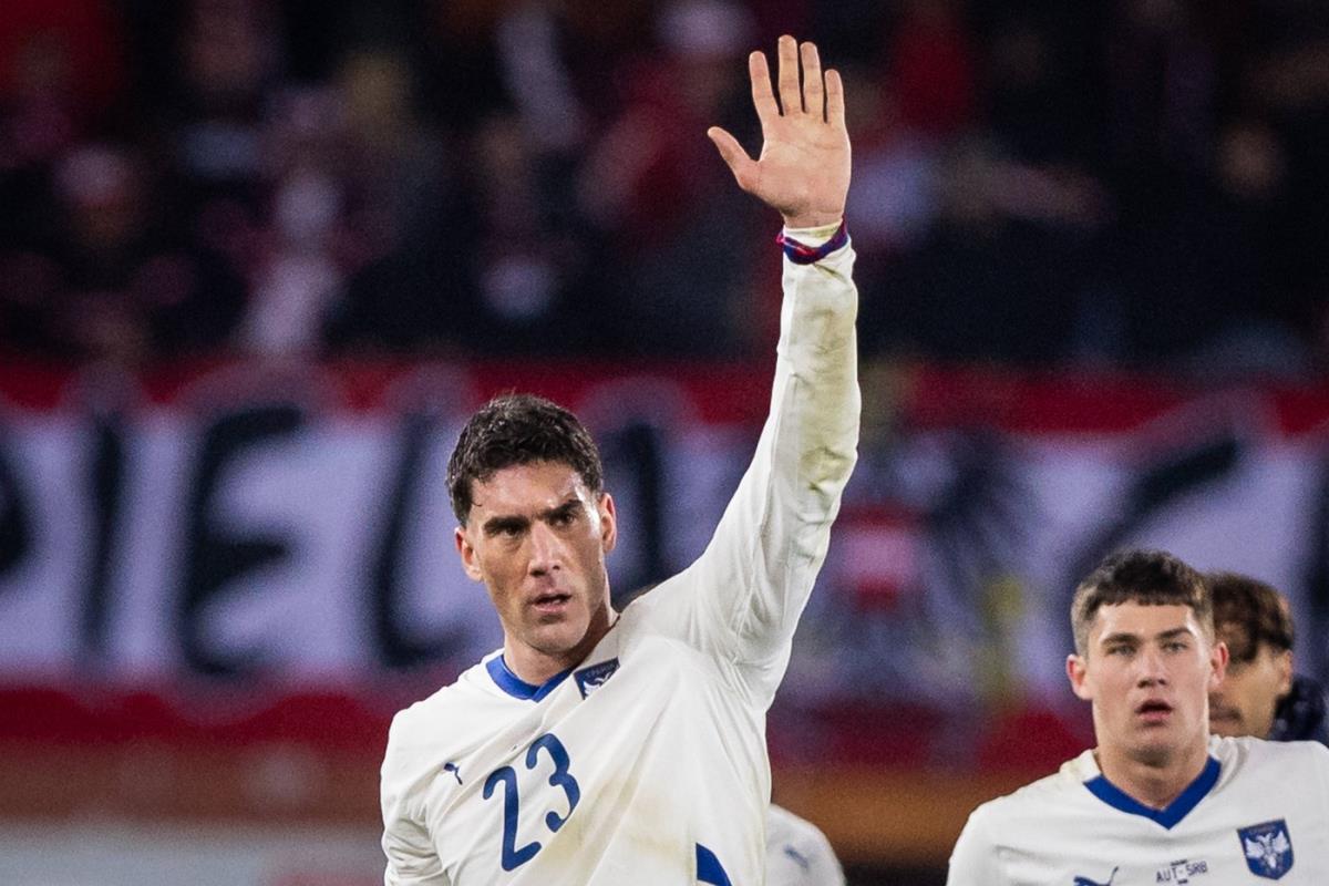 VLAHOVIĆ I JUVENTUS – DEFINITIVNO JE KRAJ! Duci odlazi iz Torina, a ovo je njegova naredna destinacija! Premijerligaš ne žali novac za Srbina!
