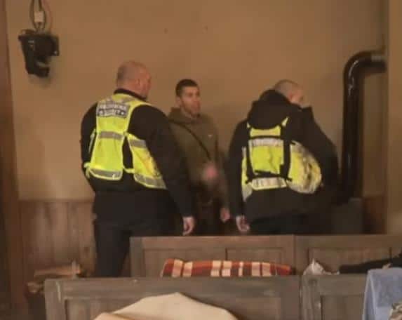 OBEZBEĐENJE OPKOLILO FARMU! Učesnici na ivici jezive tuče, napravili karambol epskih razmera na Vaskrs (VIDEO)