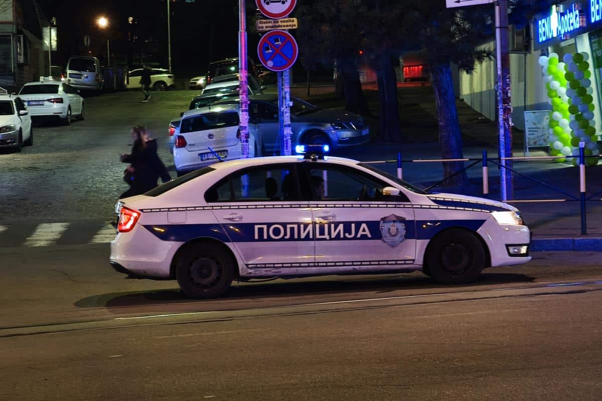 NAGLO PREŠAO U SUPROTNU TRAKU, DEVOJKA POGINULA NA MESTU Detalji stravičnog udesa u Aleksincu: Vozač (32) bio pod dejstvom amfetamina! TROJE POVREĐENO